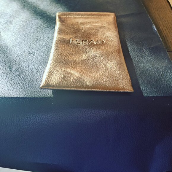 Large Eyeglass Pouch in Gold Wipeable Fabric, Squeeze open - Picture 5 of 5